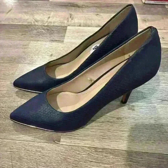 Marc New York Andrew Mark navy blue heels shoes size 9 1/2 - Picture 1 of 3